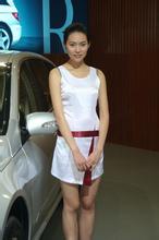 firelink online Su Yiqian dengan santai mengenakan sepasang pakaian olahraga dan sepatu kets dan turun